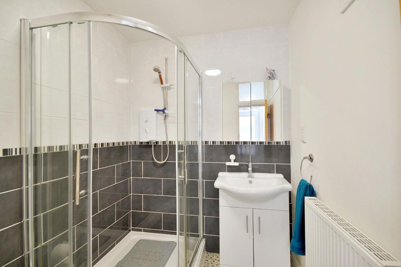 Ground Floor Apartment Up To 6 Guests With Games Chill Out Room Scarborough Extérieur photo