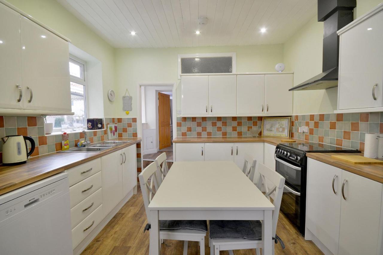 Ground Floor Apartment Up To 6 Guests With Games Chill Out Room Scarborough Extérieur photo