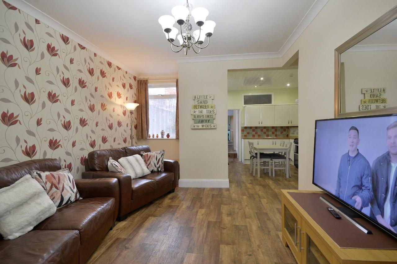 Ground Floor Apartment Up To 6 Guests With Games Chill Out Room Scarborough Extérieur photo