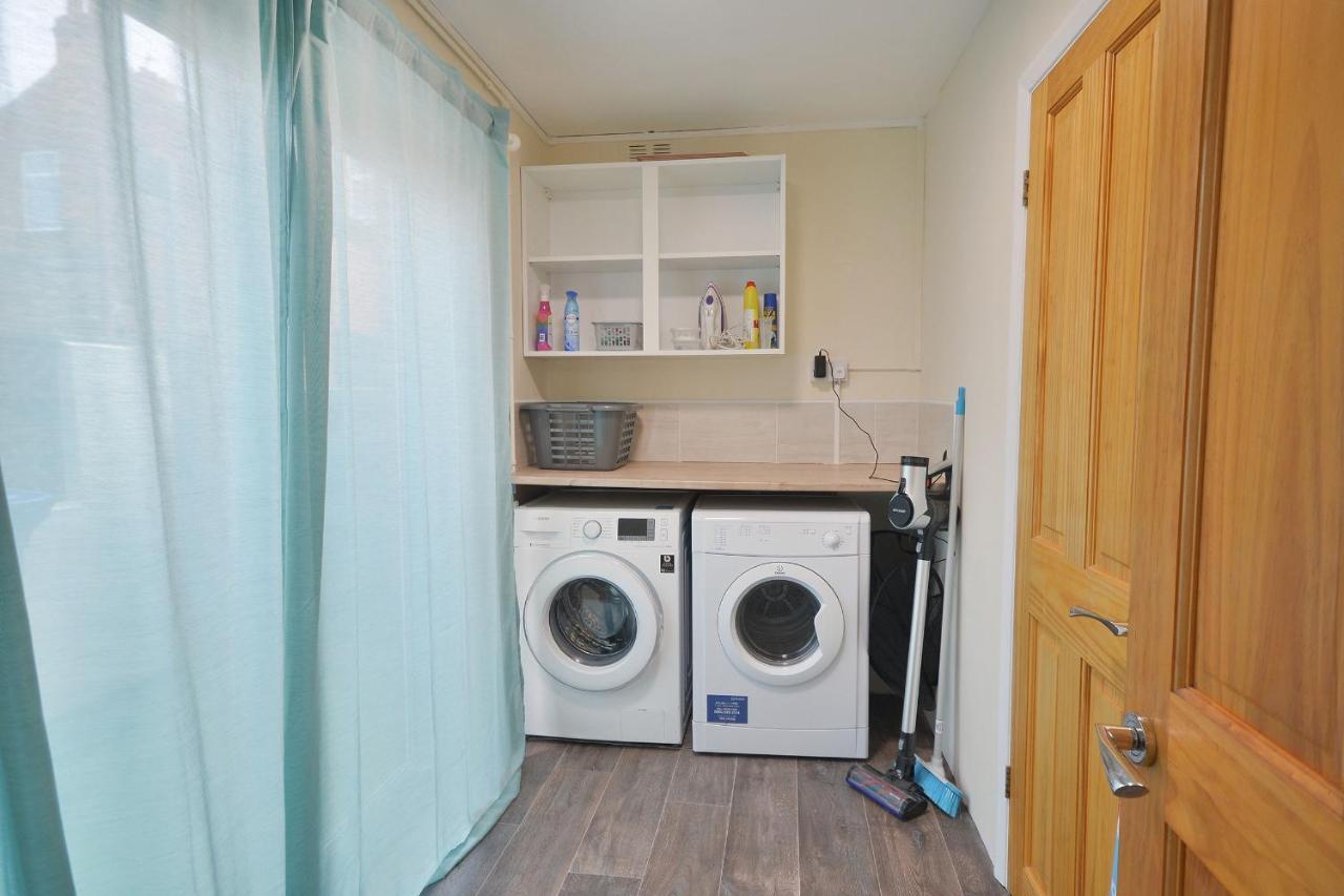 Ground Floor Apartment Up To 6 Guests With Games Chill Out Room Scarborough Extérieur photo
