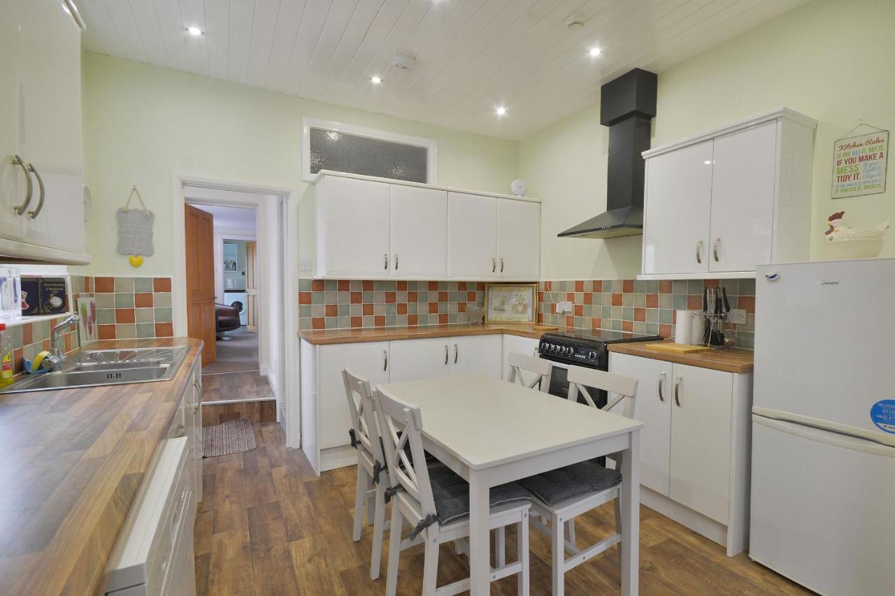 Ground Floor Apartment Up To 6 Guests With Games Chill Out Room Scarborough Extérieur photo