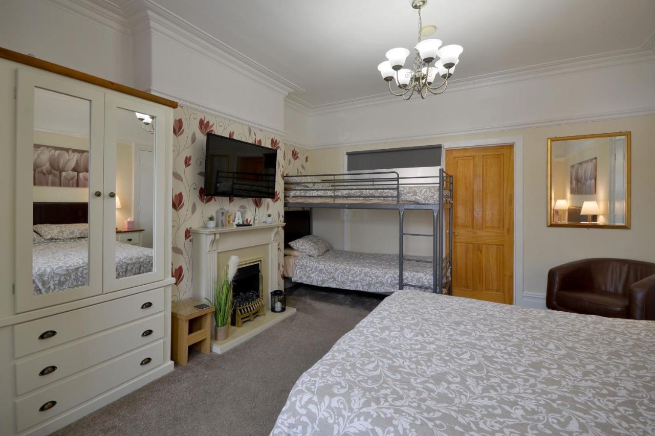 Ground Floor Apartment Up To 6 Guests With Games Chill Out Room Scarborough Extérieur photo