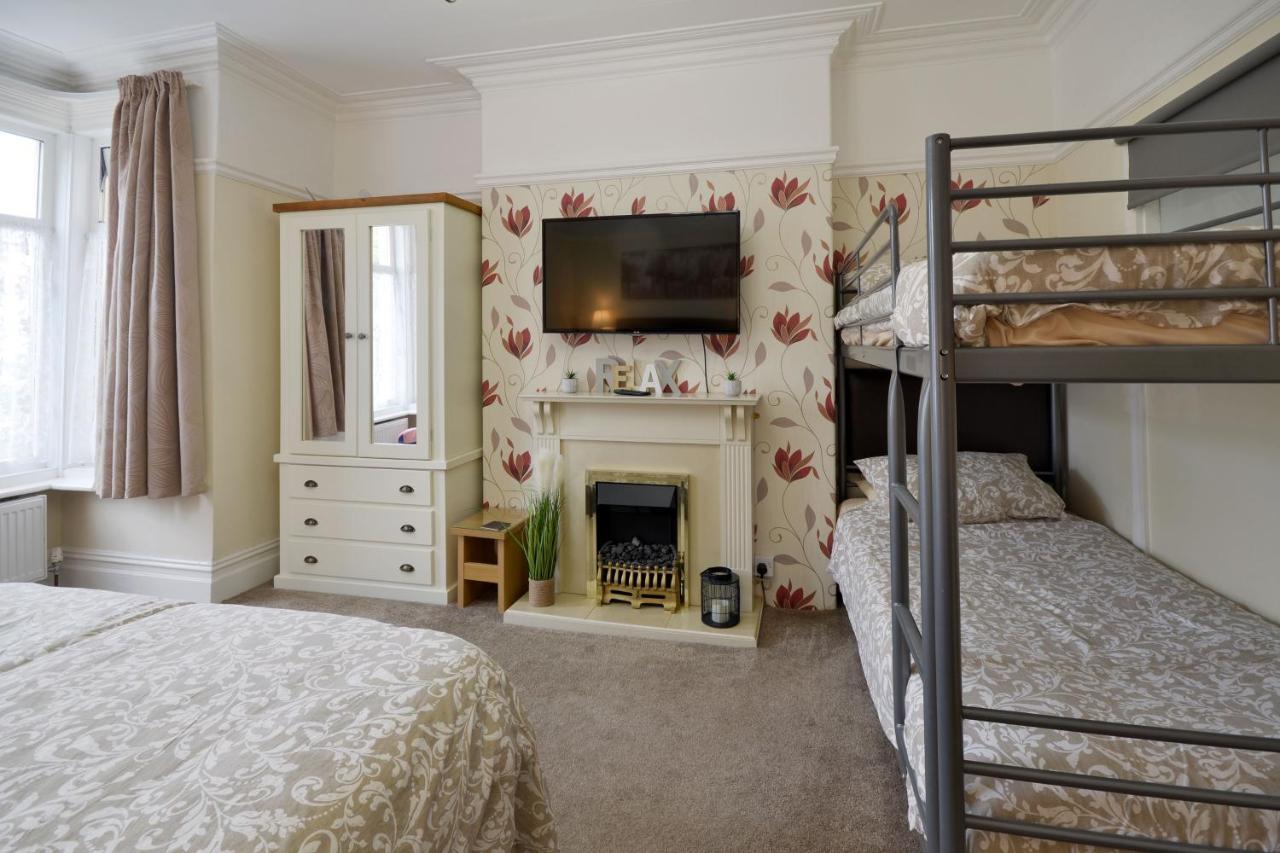 Ground Floor Apartment Up To 6 Guests With Games Chill Out Room Scarborough Extérieur photo